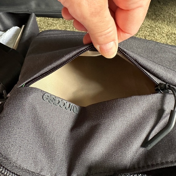 INCASE Laptop/city messenger - Picture 9 of 11